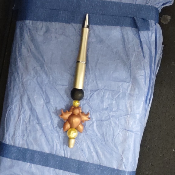 HOMEMADE  HALLOWEEN BAT FOCAL BEADED PEN COLOR GOLD AND BLACK - Picture 5 of 5